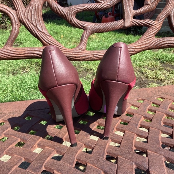 Savvy & Savvy Mexico Leather TriColored Pointed Toe Pumps/Heels - Picture 6 of 8